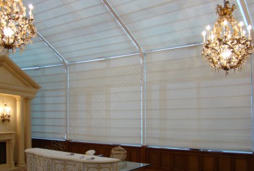 Маркизы для остеклённой металлоконструкции - вид справа с закрытыми шторами