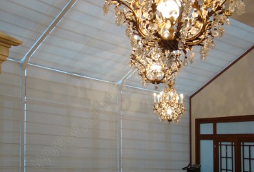 Маркизы для остеклённой металлоконструкции - вид слева с закрытыми шторами