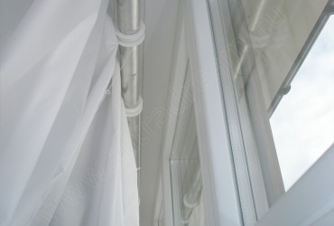 Электрокарнизы для подъёмных штор - вид на карниз справа