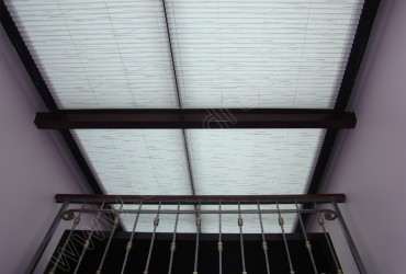 Преображение потолочных окон шторами плиссе - вид снизу
