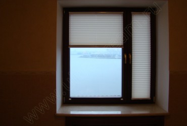 Шторы плиссе на деревянные окна - закрытый верх окна