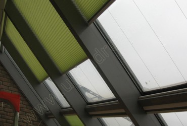 Наклонные окна со шторами плиссе - вид справа