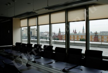 Двойные плиссе для конференц-зала - вид штор на окнах 