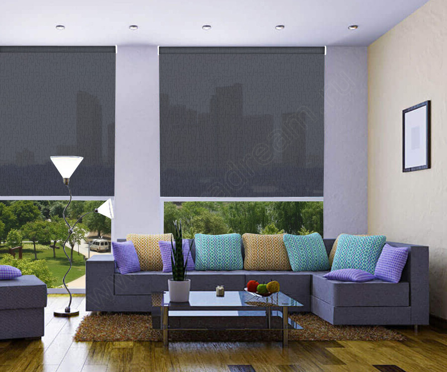 Перекрыть панорамное окно при помощи рулонных штор серого цвета - рациональное решение