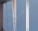 Рулонные шторы системы Уни установлены на створки пластиковых окон